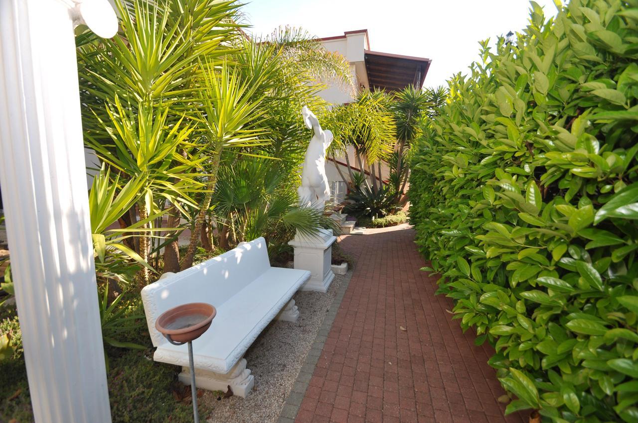 كاروفينيو Residence Mezzaluna المظهر الخارجي الصورة